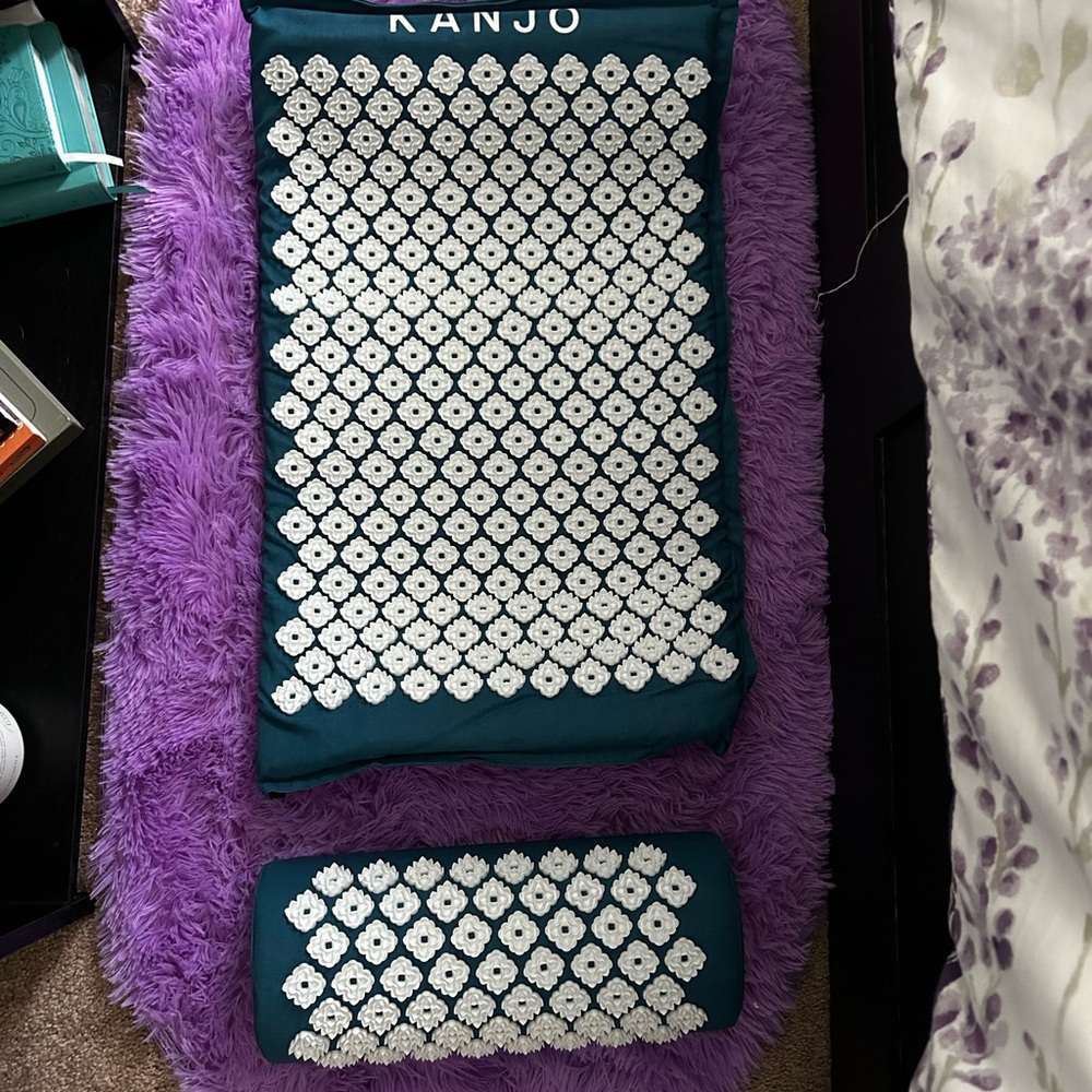 Kanjo Acupressure Mat Set in Teal and White Portable with Carry Strap! NWOT